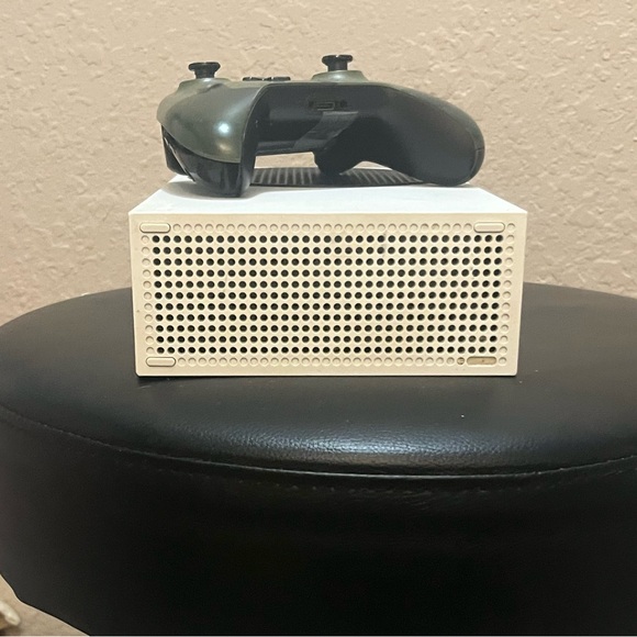 Series S Console with Black Controller